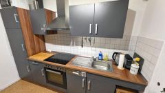 ruhig gelegene kleine 2-Zimmer-Dachgeschosswohnung in der Heimstraße, EBK möglich