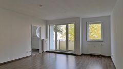 kleine 1-Zimmer-Wohnung mit Aufzug, Balkon und separater Küche in der Heimstraße, Service inklusive