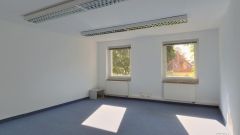 kleine bezugsfertig renovierte 3-Zi-Büroeinheit mit Einbauküche, Dusche, in ruhiger Randlage