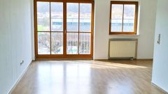 kleine ruhige 2-Zimmer Wohnung mit PKW-Stellplatz und Keller, EBK möglich