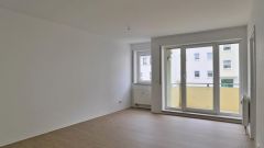 bezugsfertig neu renovierte Wohnung im Hochparterre mit Balkon in der Heinrich-Heine-Straße