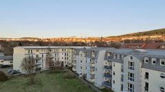 ruhige 2-Raum-Dachgeschoss-Wohnung mit Aufzug und Balkon zum grünen Innenhof, Hausmeisterservice