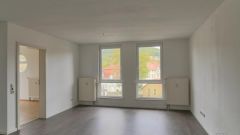 kleine, bezugsfertig neu renovierte 2-Raum-Dachgeschoss-Wohnung in der Heimstraße, Vinylböden